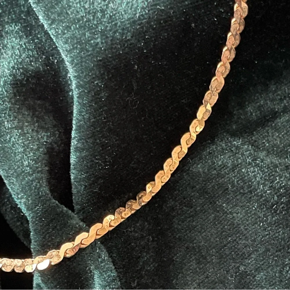 Vintage Crown Trifari Gold-Tone Necklace - Picture 4 of 5